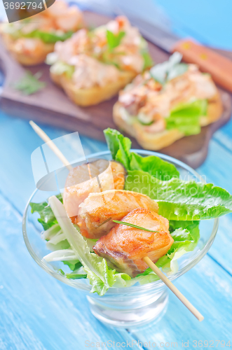 Image of bread with salmon