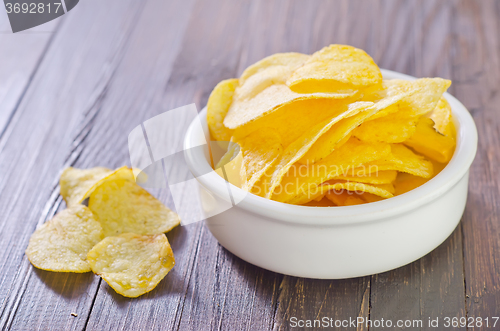 Image of chips from potato with beer