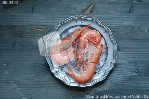 Image of Fresh prawns lying on a bed of ice