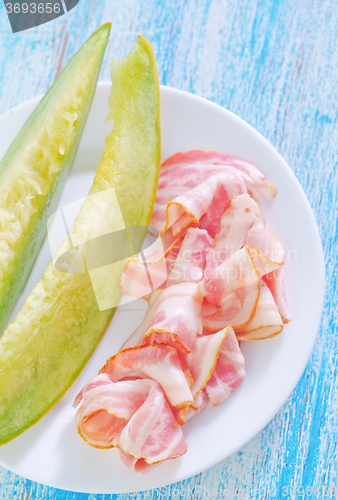 Image of melon with ham