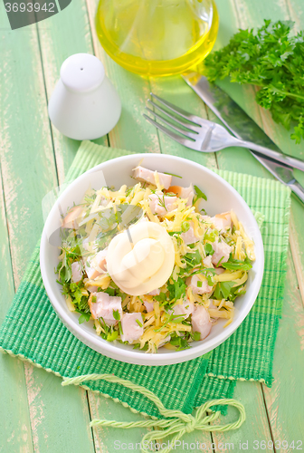 Image of salad with chicken and cheese