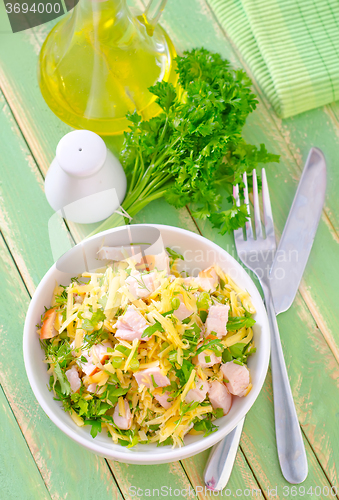 Image of salad with chicken and cheese