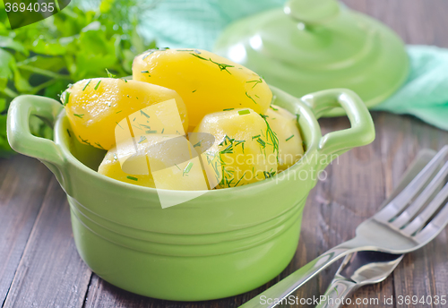 Image of boiled potato in green bowl