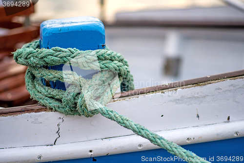 Image of mooring line of a boa