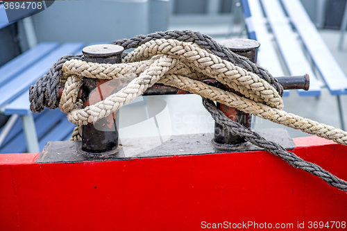 Image of Cleat with mooring line of a boat