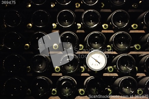 Image of Thermometer in winecellar