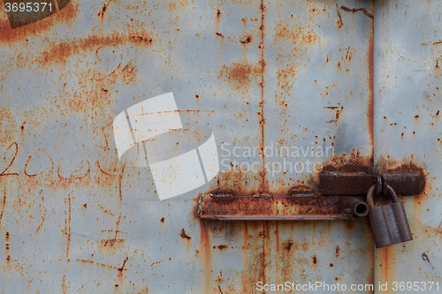 Image of Gate and padlock