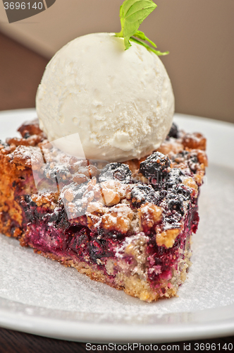 Image of Crumble pie with black currants 