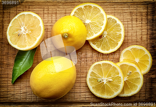Image of fresh sliced lemons