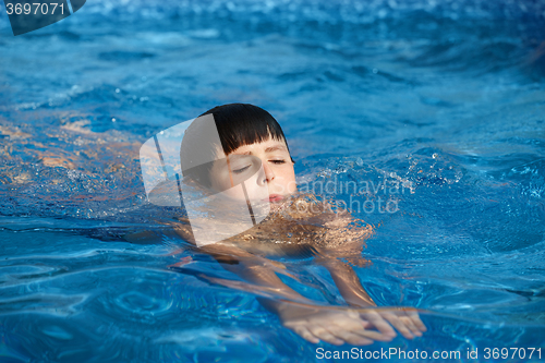 Image of Boy swimm in pool