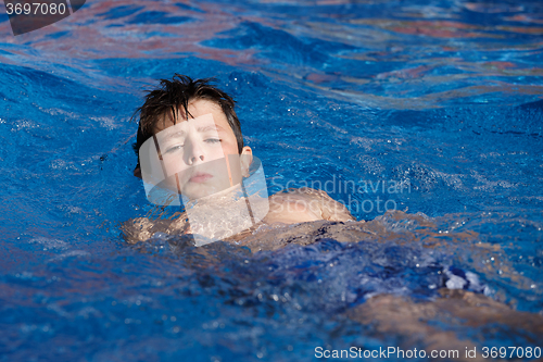 Image of Boy swimm in pool