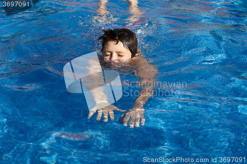 Image of Boy swimm in pool