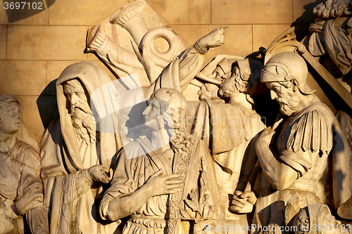 Image of  reliefs on the wall