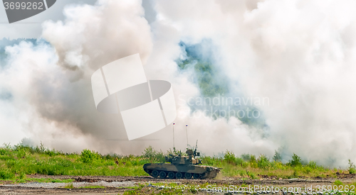 Image of Russian tank T-80 making smoke screen from enemy