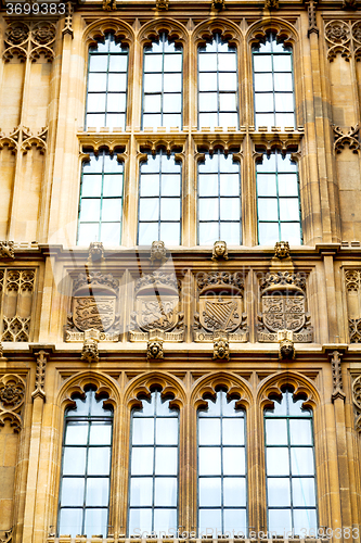Image of old in      parliament  window    structure and  reflex