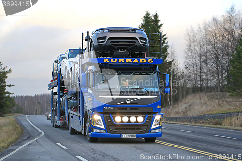 Image of Volvo FM Hauls New Range Rover Vehicles