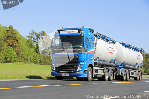 Image of Volvo FH Tank Truck in High Speed