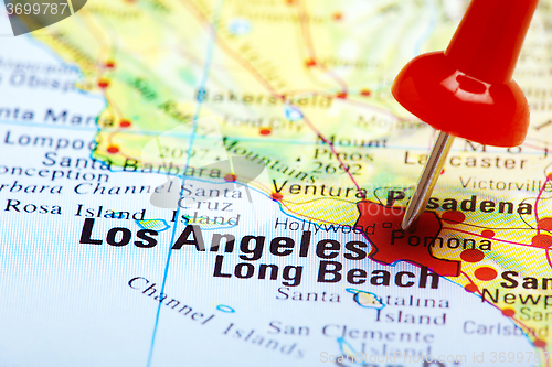 Image of red push pin pointing at Los Angeles, USA 