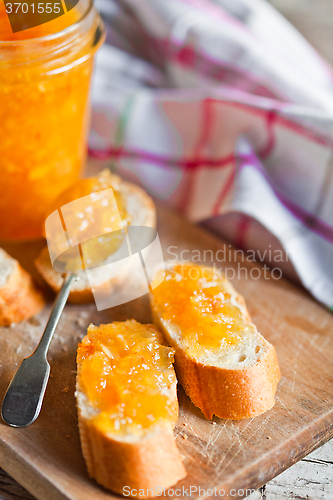 Image of pieces of baguette with orange marmalade