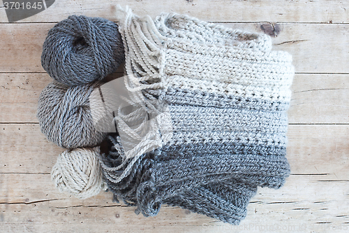 Image of wool grey scarf and yarn