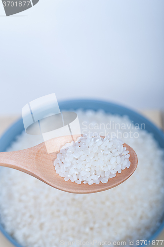 Image of raw white rice 