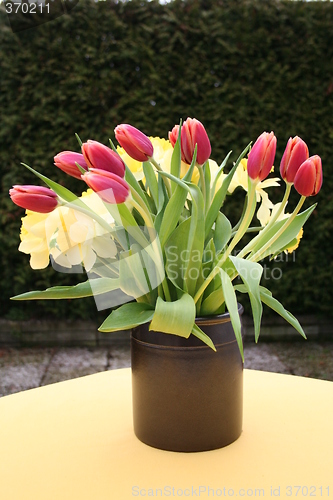 Image of Bouquet of daffodils and tulips