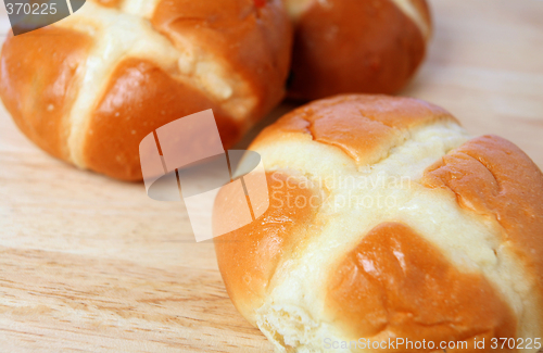 Image of Hot cross buns on a board