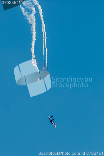 Image of aviafighter SU-27 lets out thermal traps