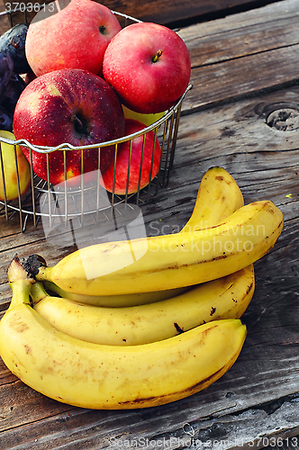 Image of fruits in the iron basket