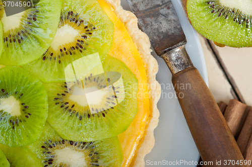 Image of kiwi  pie tart and spices