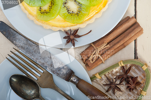 Image of kiwi  pie tart and spices