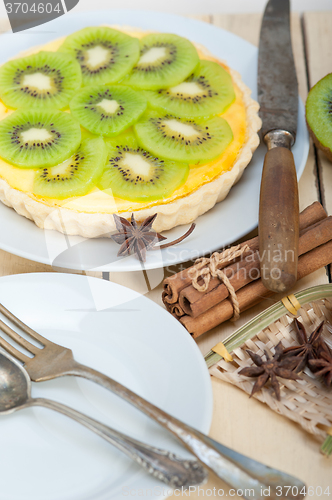 Image of kiwi  pie tart and spices