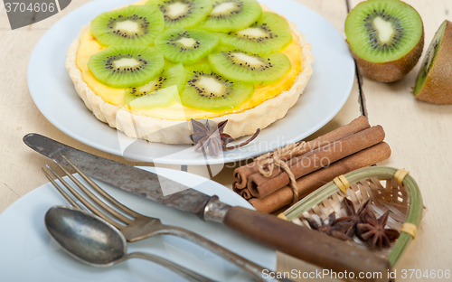 Image of kiwi  pie tart and spices