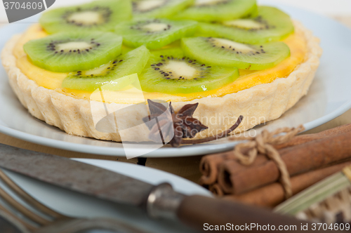 Image of kiwi  pie tart and spices