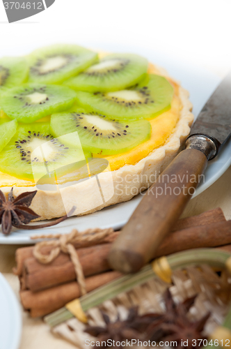 Image of kiwi  pie tart and spices