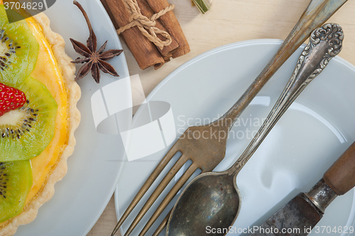 Image of kiwi and strawberry pie tart 