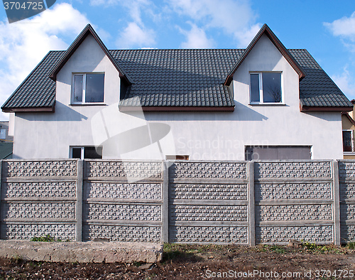 Image of concrete fence and the house