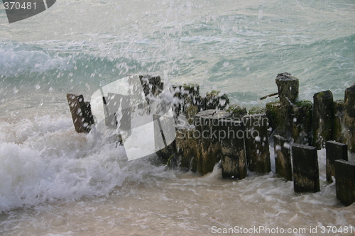 Image of Waves crushing