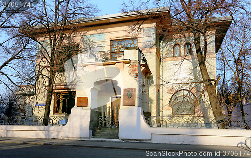 Image of Old house in the center 