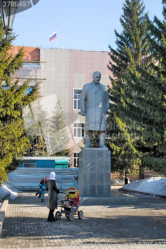 Image of Families near city administration Yalutorovsk