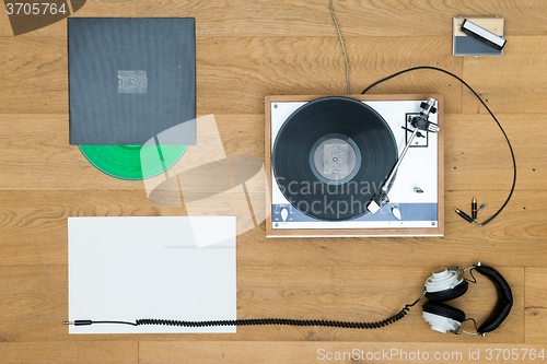 Image of Headphones With Turntable And Records On Table