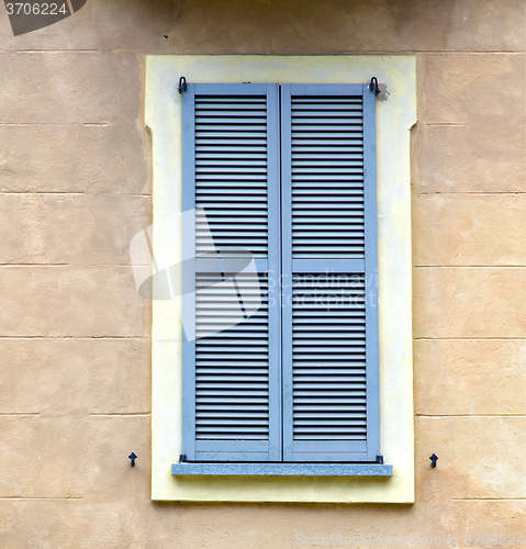 Image of grey window jerago palaces    wood venetian blind  the concrete 