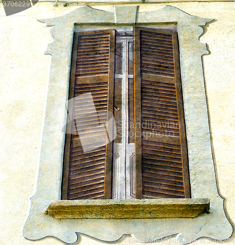 Image of grey window jerago palaces   wood venetian blind in the concrete