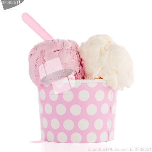Image of Ice cream scoop in paper cup
