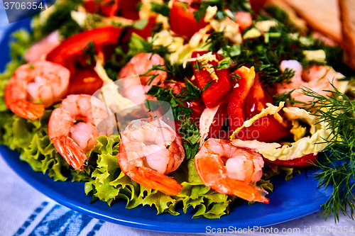 Image of Green salad with shrimps