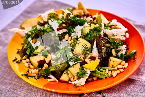 Image of Salad with pears, nuts and greens