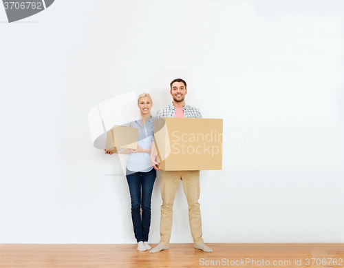 Image of couple with cardboard boxes moving to new home