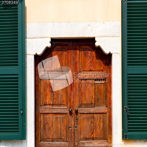 Image of detail in  wall door  italy land europe green