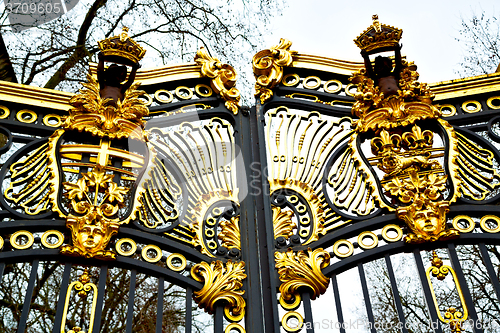 Image of in london  the old metal gate  royal palace