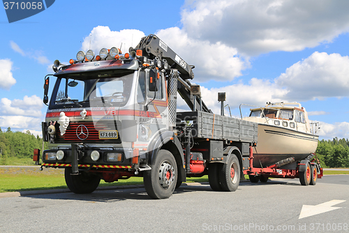 Image of Mercedes-Benz 1622 Truck for Boat Transport